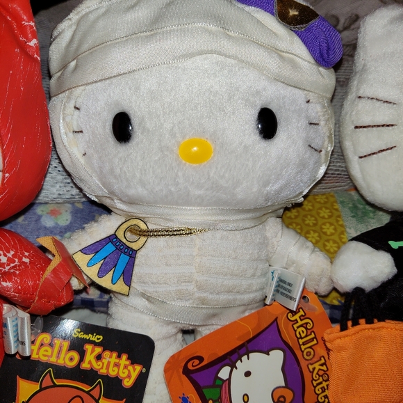 Vintage lot of Halloween themed Hello Kitty plushies - Picture 4 of 5